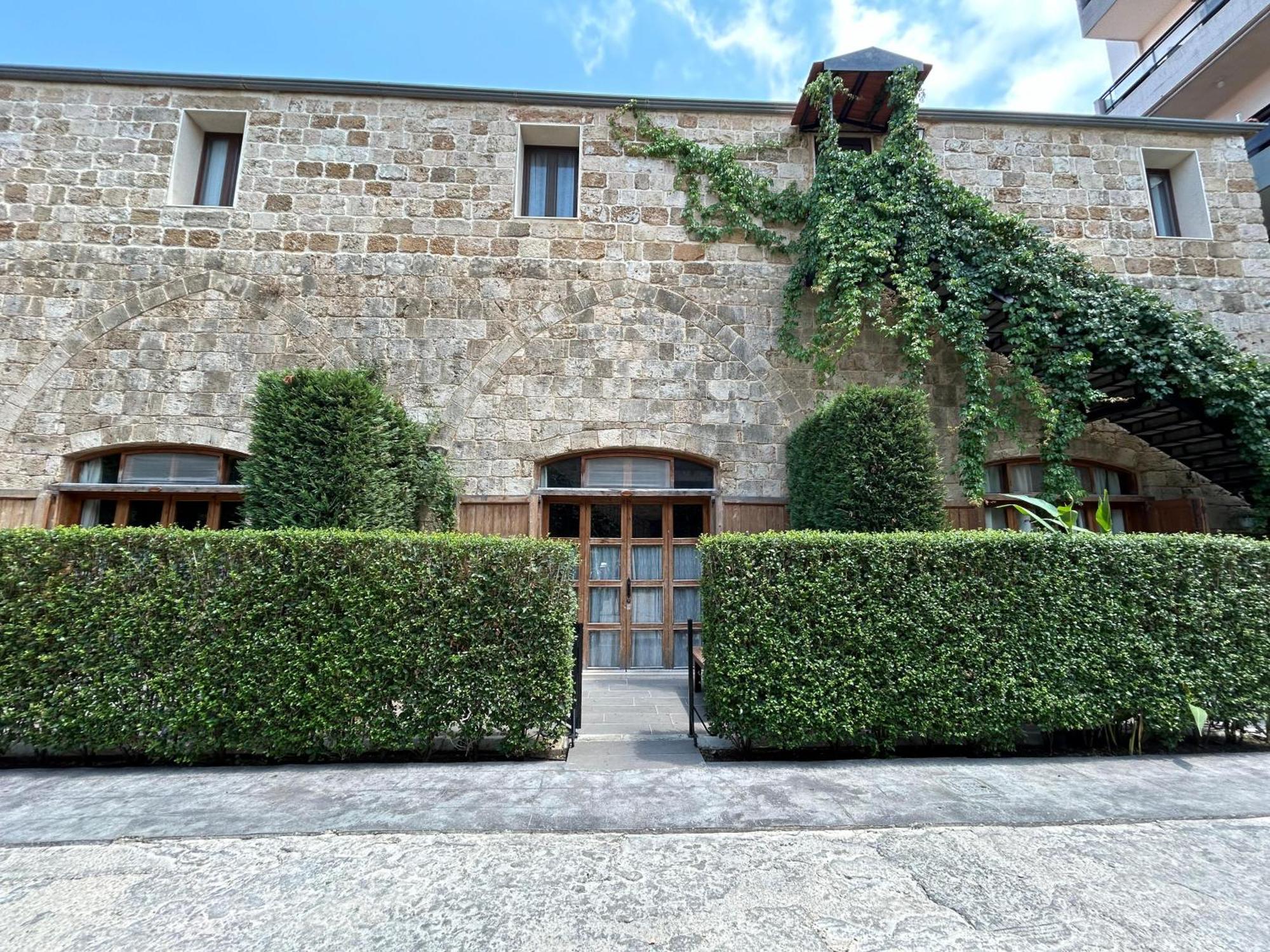 Old Town Guesthouses Batroûn Exteriör bild